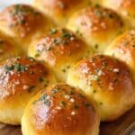 Garlic Butter Dinner Rolls Recipe